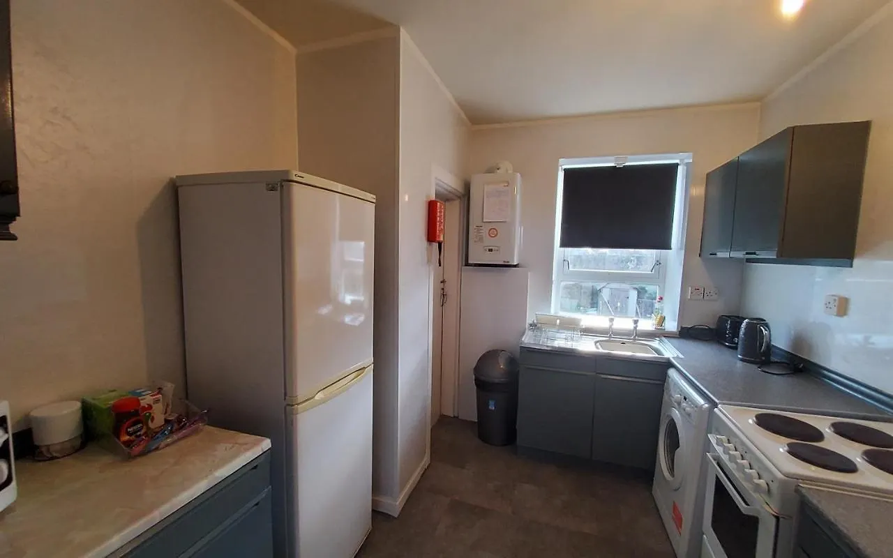Aberdeen Sensational Stay: 4-Bedroom Serviced Apartment on Bedford Avenue 0*,  United Kingdom