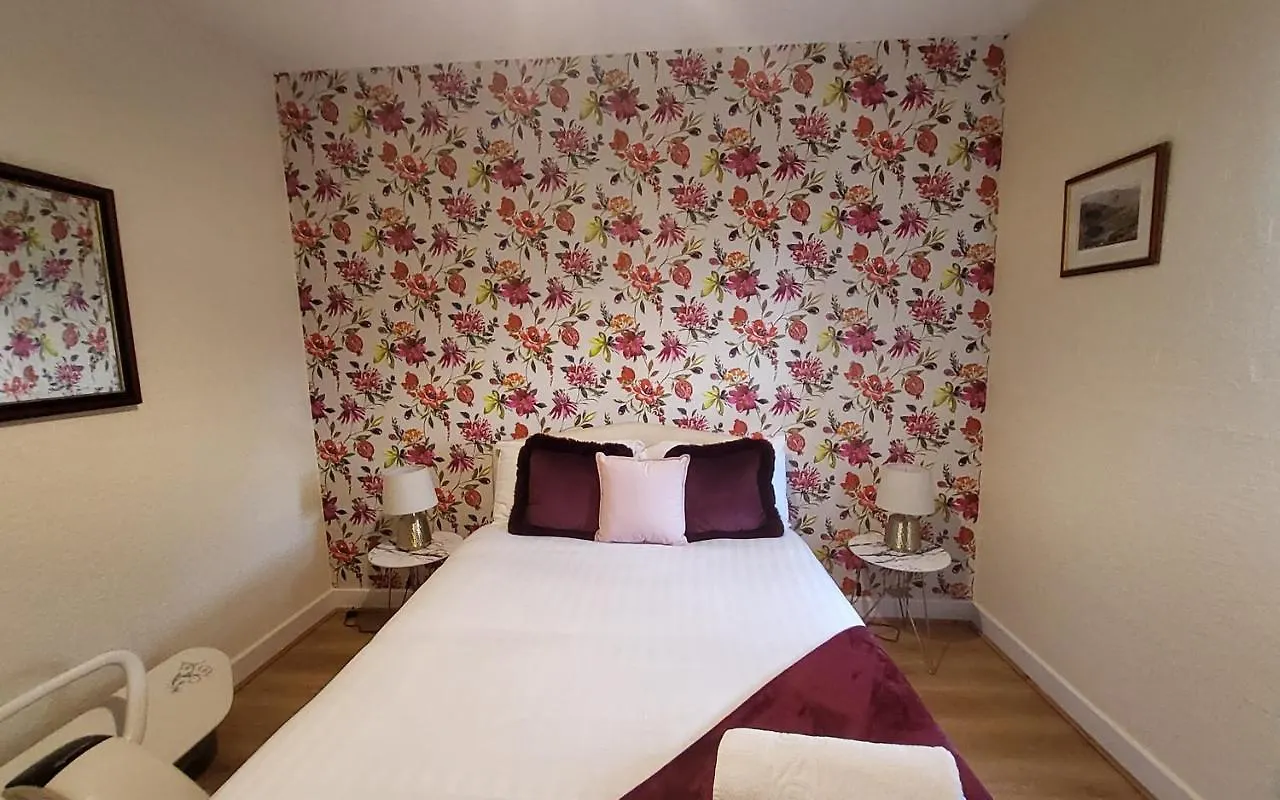 Aberdeen Sensational Stay: 4-Bedroom Serviced Apartment on Bedford Avenue United Kingdom