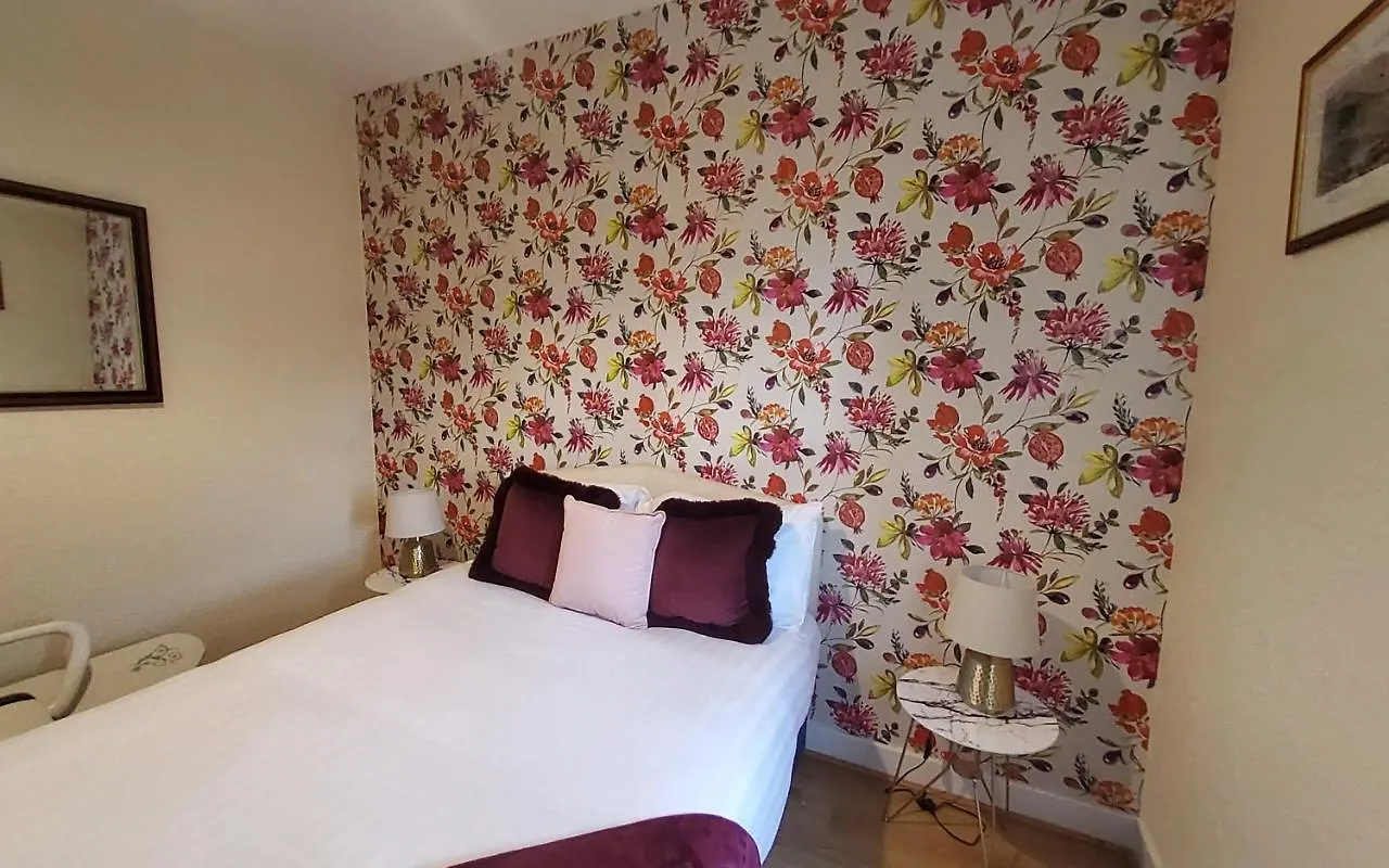 Aberdeen Sensational Stay: 4-Bedroom Serviced Apartment on Bedford Avenue